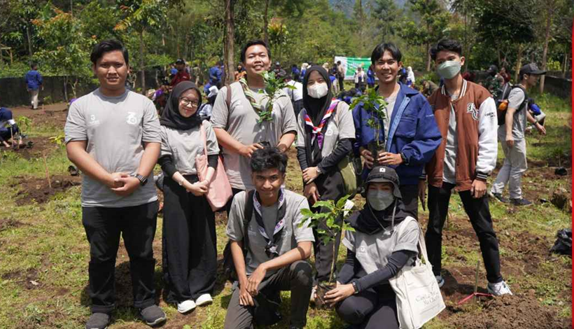 Tel-U Students Conduct Tree Planting Action in Citarum Sector 23
