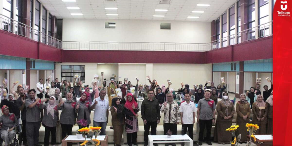 Realizing the Mental Revolution Movement, Telkom University Collaborates to Train Digital-Savvy UMKM. Realizing the Mental Revolution Movement, Telkom University Collaborates to Train Digital-Savvy UMKM.